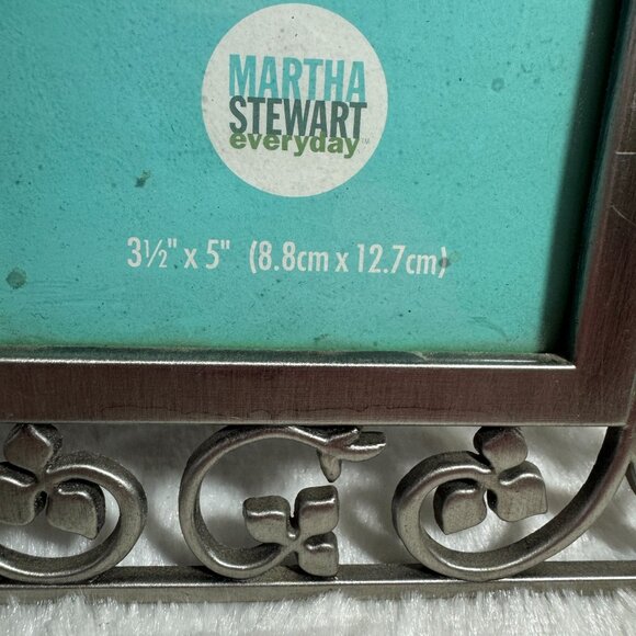 Martha Stewart 3.5" X 5" Silver Metal Photo Frame With Floral Vine Design - Picture 6 of 6